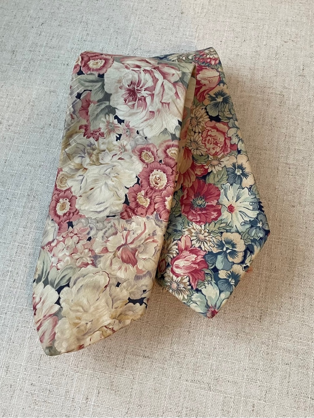 Men's Floral Neckties β Pink & Blue Floral Pattern - Picture 2 of 3